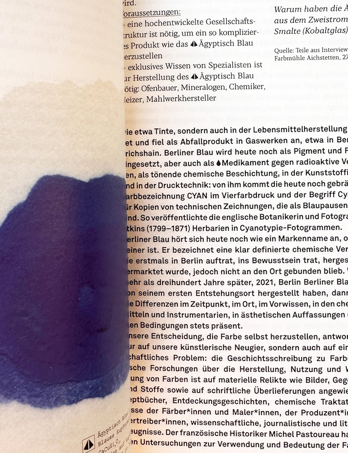 Buch zu den Verflechtungsgeschichten des Berliner Blau
